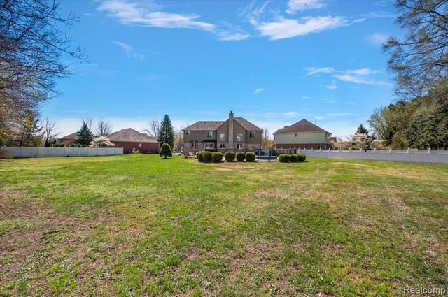 49931 Shelby Creek Drive, Utica, MI 48317