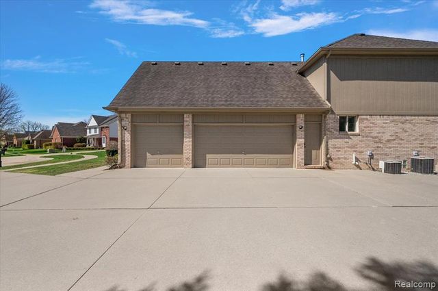49931 Shelby Creek Drive, Utica, MI 48317