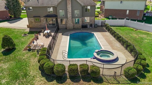 49931 Shelby Creek Drive, Utica, MI 48317