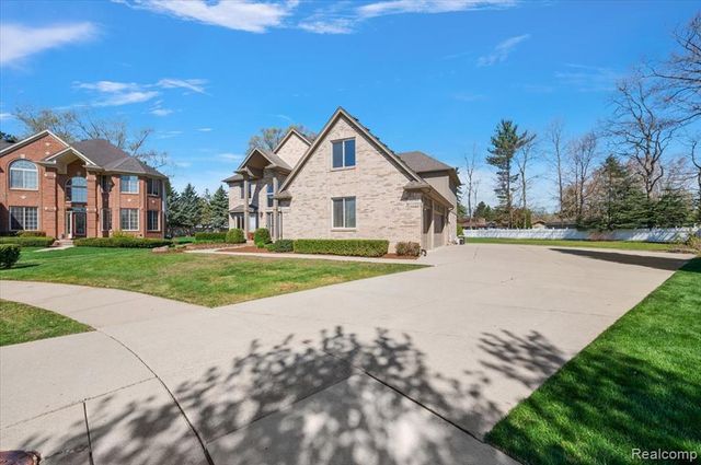 49931 Shelby Creek Drive, Utica, MI 48317