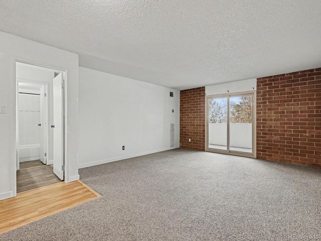 2880 S Locust Street 205S, Denver, CO 80222