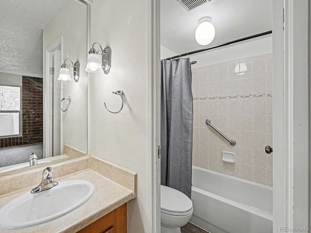 2880 S Locust Street 205S, Denver, CO 80222