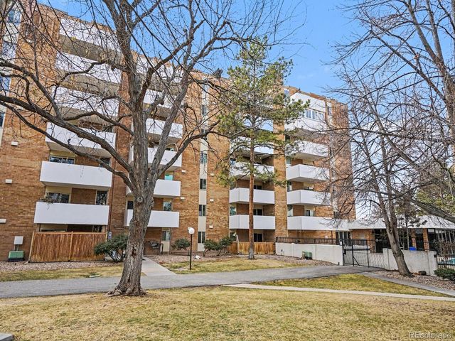 2880 S Locust Street 205S, Denver, CO 80222