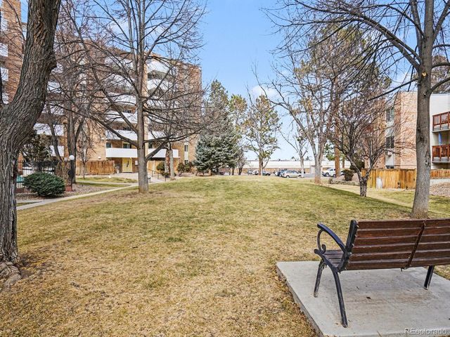 2880 S Locust Street 205S, Denver, CO 80222