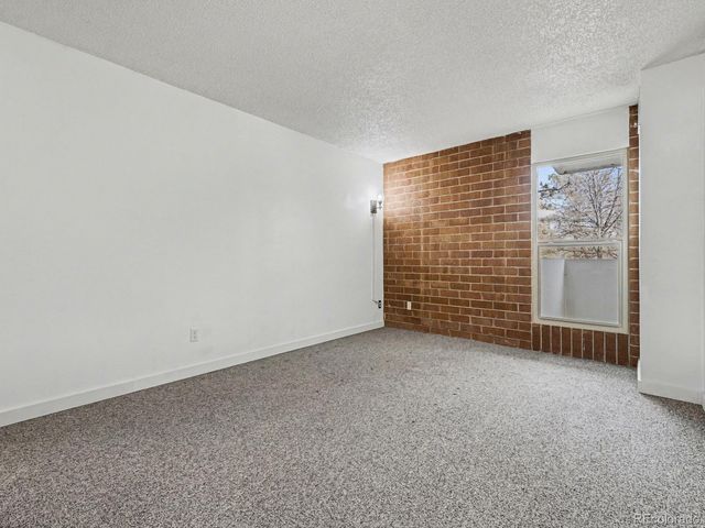 2880 S Locust Street 205S, Denver, CO 80222