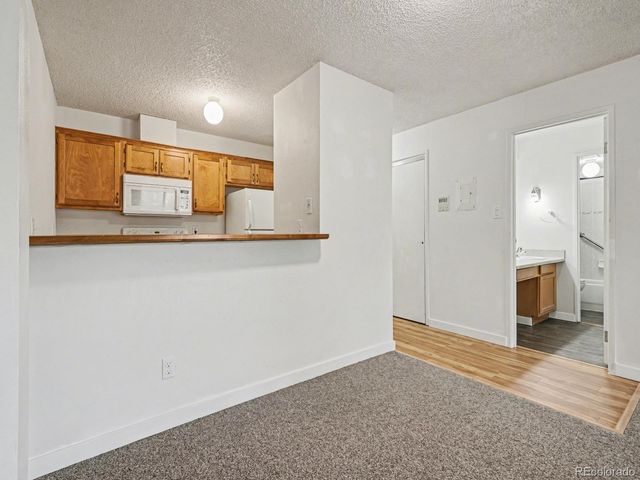 2880 S Locust Street 205S, Denver, CO 80222