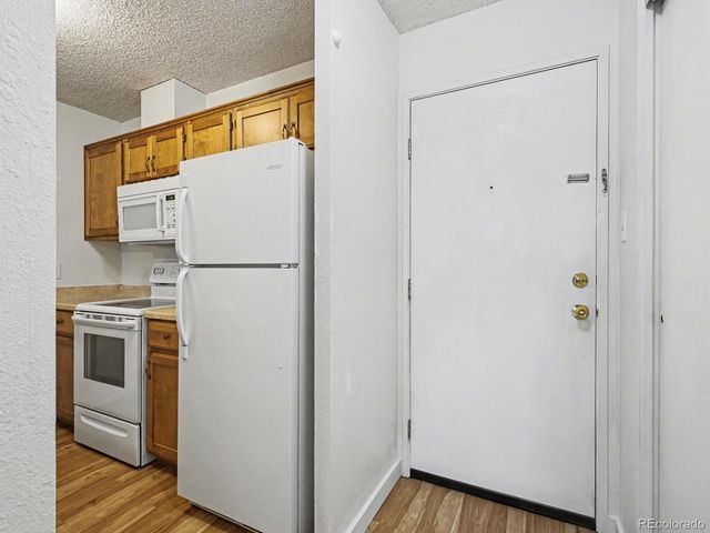 2880 S Locust Street 205S, Denver, CO 80222