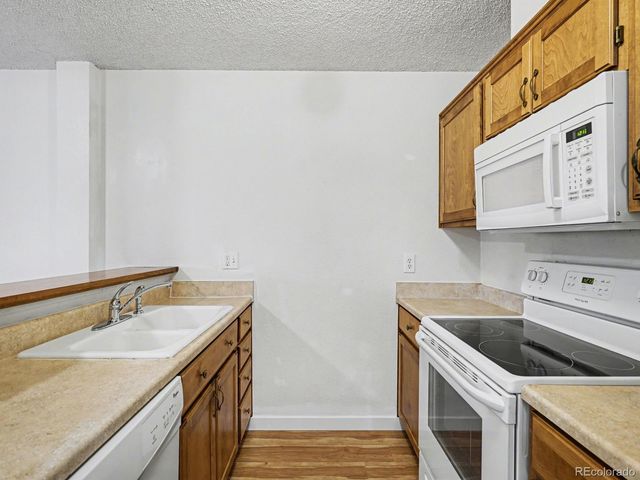 2880 S Locust Street 205S, Denver, CO 80222
