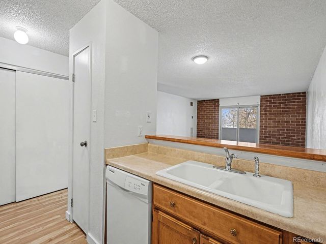 2880 S Locust Street 205S, Denver, CO 80222