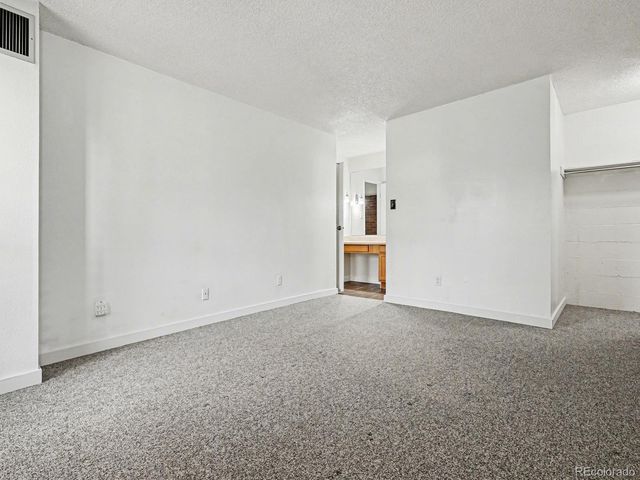 2880 S Locust Street 205S, Denver, CO 80222