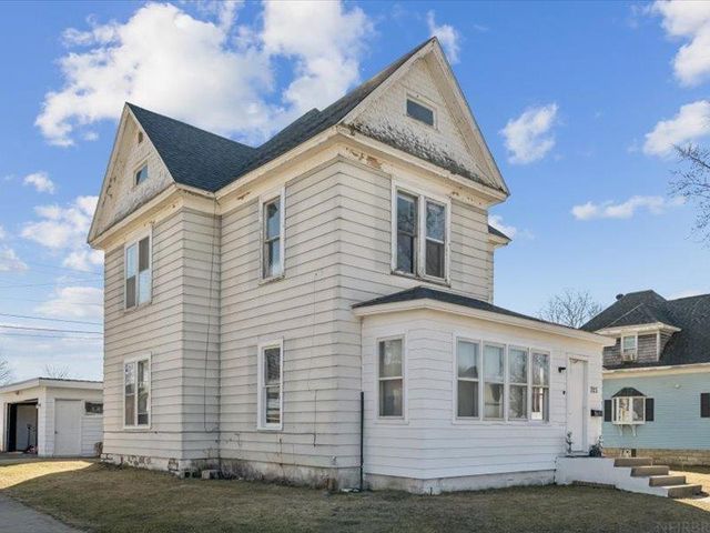 323 N Frederick Avenue, Oelwein, IA 50662
