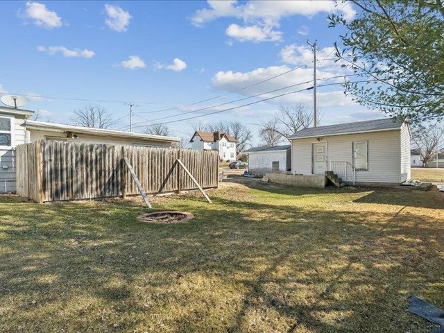 323 N Frederick Avenue, Oelwein, IA 50662