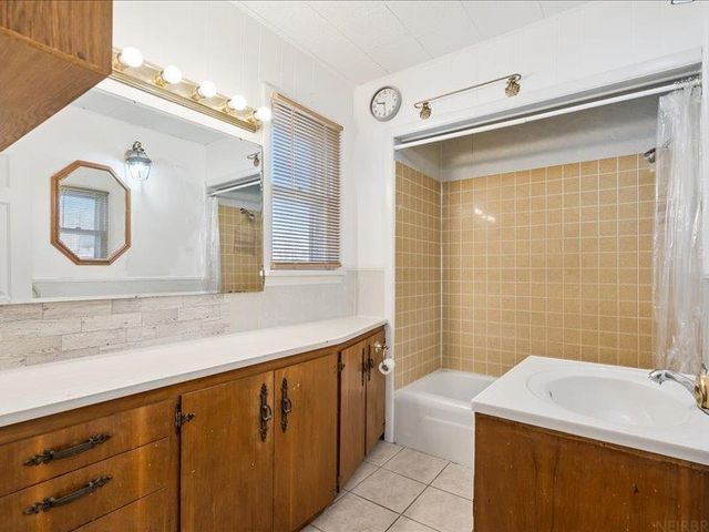 323 N Frederick Avenue, Oelwein, IA 50662