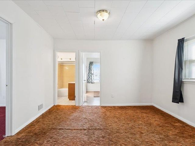 323 N Frederick Avenue, Oelwein, IA 50662