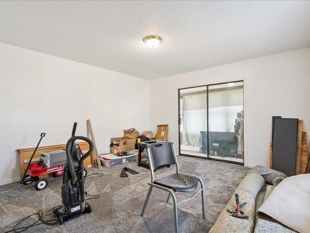 323 N Frederick Avenue, Oelwein, IA 50662