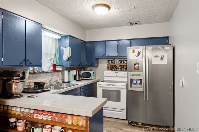 2416 Stover Drive, New Albany, IN 47150