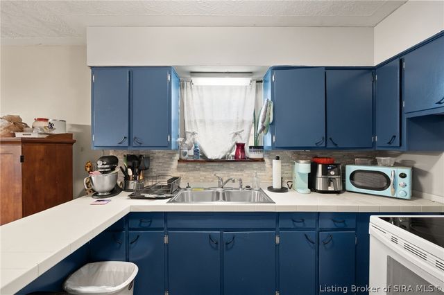 2416 Stover Drive, New Albany, IN 47150