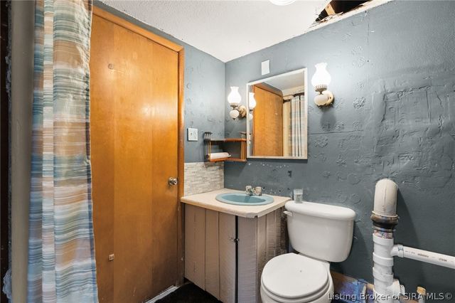 2416 Stover Drive, New Albany, IN 47150