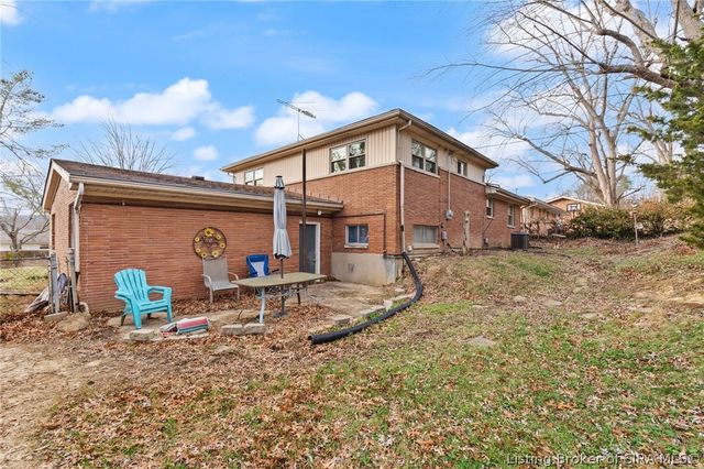 2416 Stover Drive, New Albany, IN 47150