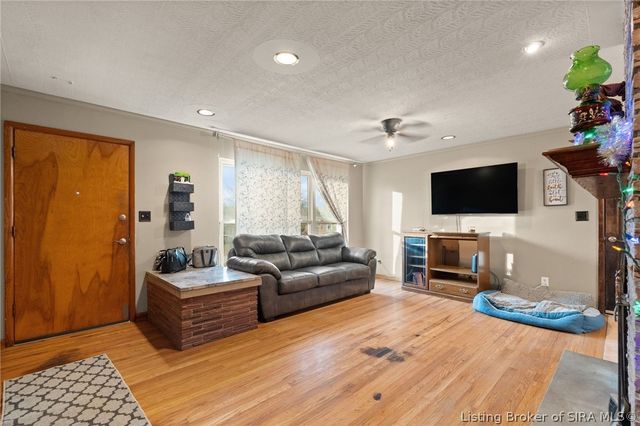 2416 Stover Drive, New Albany, IN 47150