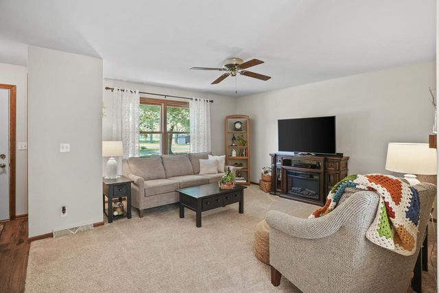 W5521 Cottonwood ROAD, Elkhorn, WI 53121