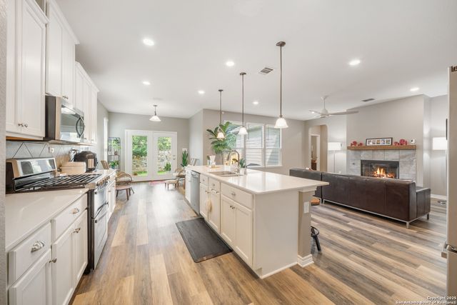 11312 Red Oak Turn, Helotes, TX 78023