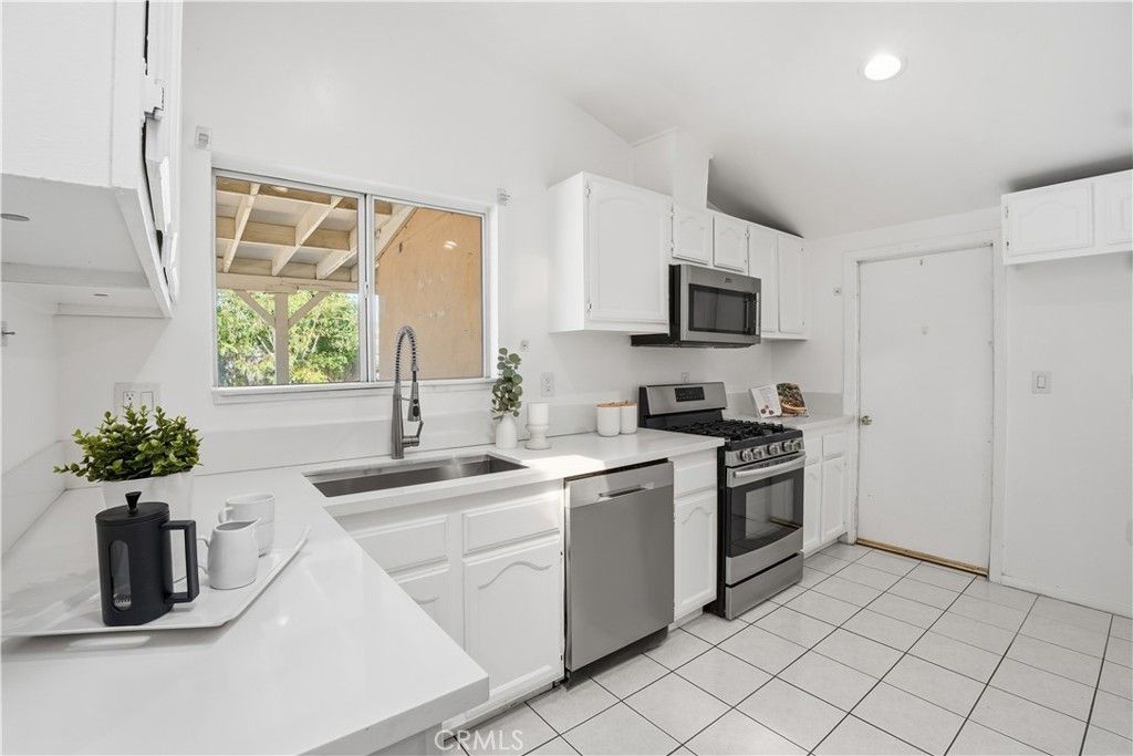 Image 11 of property listing at 18631 Kimbrough Street, Canyon Country, CA 91351