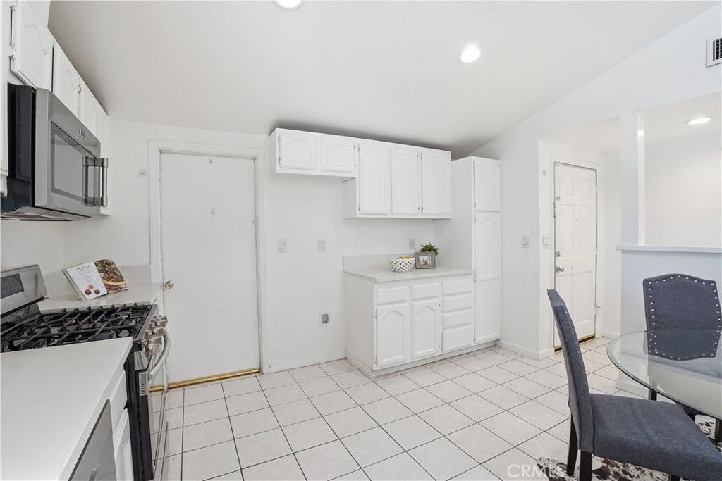 Image 12 of property listing at 18631 Kimbrough Street, Canyon Country, CA 91351