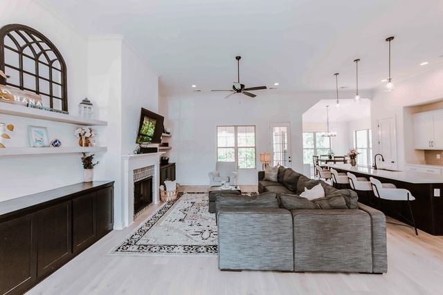 5118 LAWRENCEBURG LN E, Lakeland, TN 38002