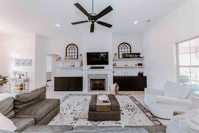 5118 LAWRENCEBURG LN E, Lakeland, TN 38002