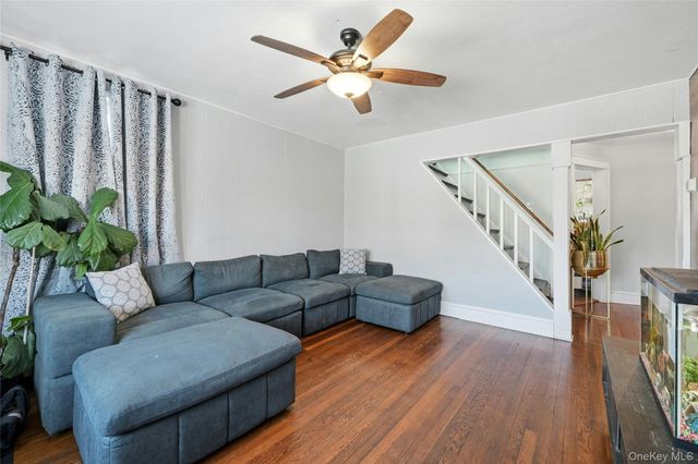 12 Charles Street, Bay Shore, NY 11706