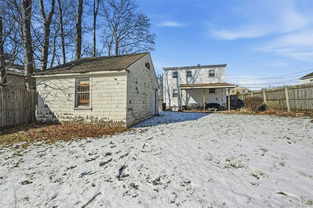 12 Charles Street, Bay Shore, NY 11706