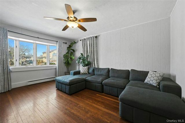 12 Charles Street, Bay Shore, NY 11706