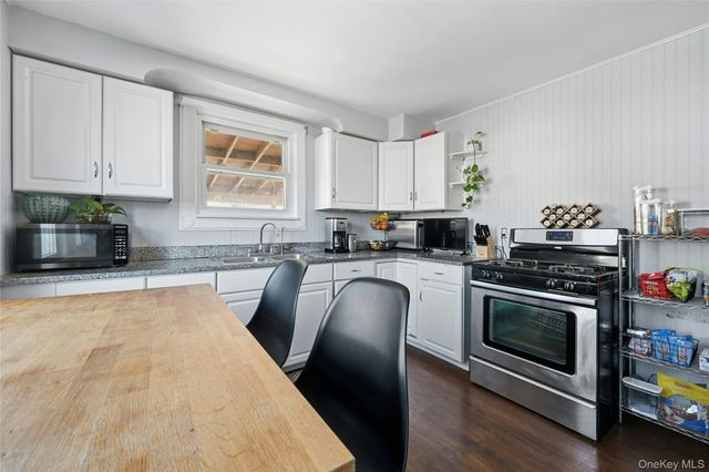 12 Charles Street, Bay Shore, NY 11706