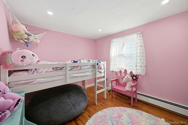 12 Charles Street, Bay Shore, NY 11706