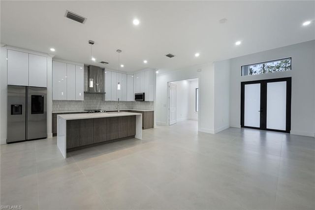2806 Golden Gate BLVD W, Naples, FL 34120