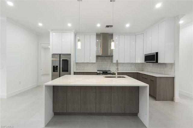 2806 Golden Gate BLVD W, Naples, FL 34120