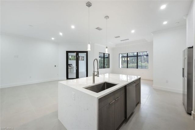 2806 Golden Gate BLVD W, Naples, FL 34120