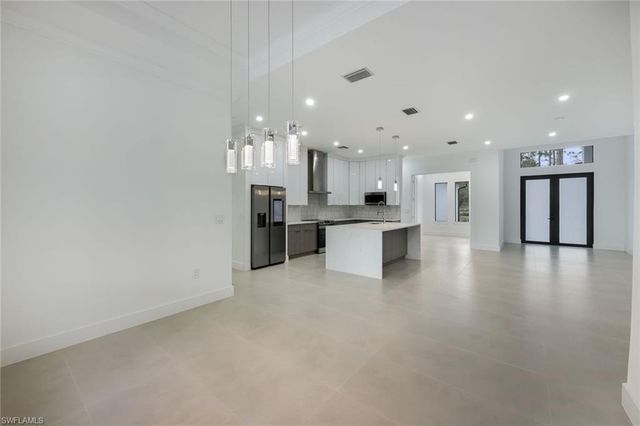 2806 Golden Gate BLVD W, Naples, FL 34120