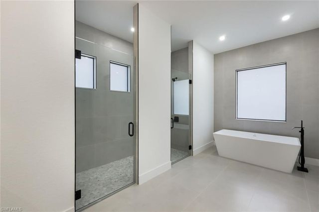 2806 Golden Gate BLVD W, Naples, FL 34120