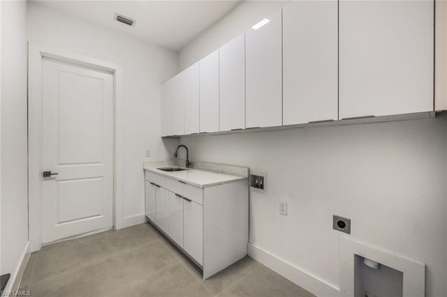 2806 Golden Gate BLVD W, Naples, FL 34120