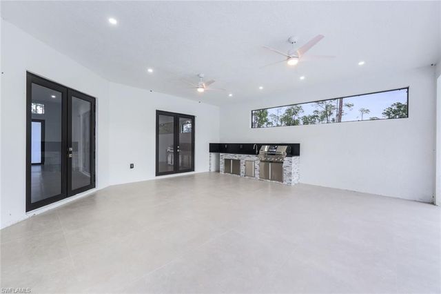 2806 Golden Gate BLVD W, Naples, FL 34120