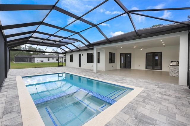 2806 Golden Gate BLVD W, Naples, FL 34120