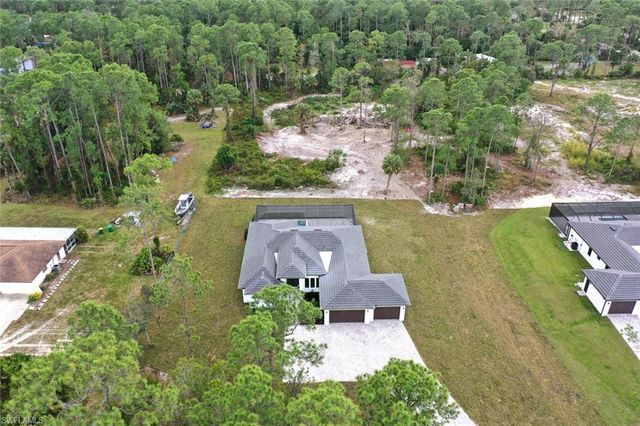 2806 Golden Gate BLVD W, Naples, FL 34120