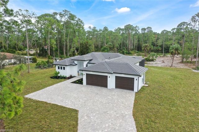 2806 Golden Gate BLVD W, Naples, FL 34120