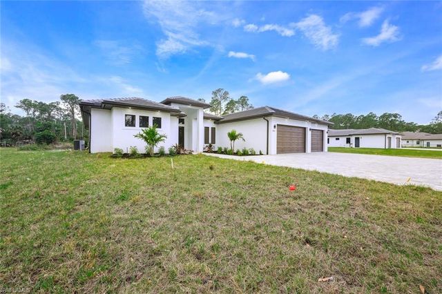 2806 Golden Gate BLVD W, Naples, FL 34120