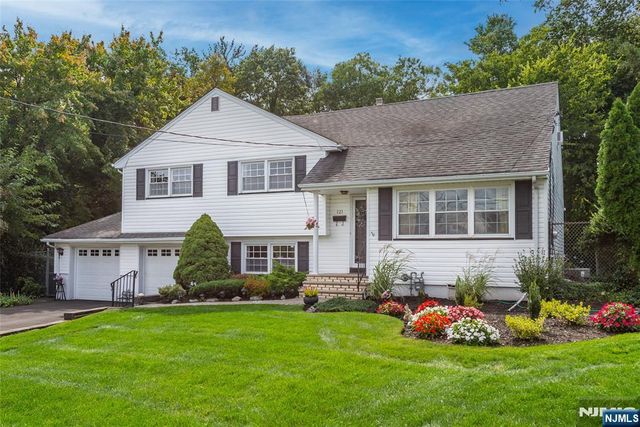 121 Bender Drive, Clifton, NJ 07013