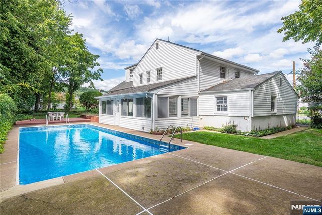 121 Bender Drive, Clifton, NJ 07013