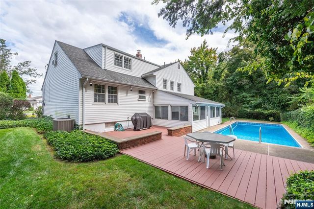 121 Bender Drive, Clifton, NJ 07013