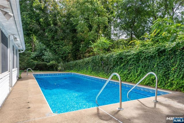 121 Bender Drive, Clifton, NJ 07013